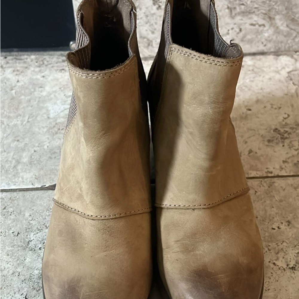 Tan Sorel Ankle Boots with Elastic Panel